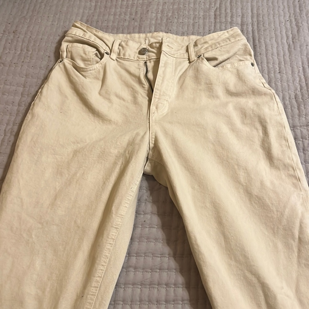 H&M beige colored mom jeans size 8.